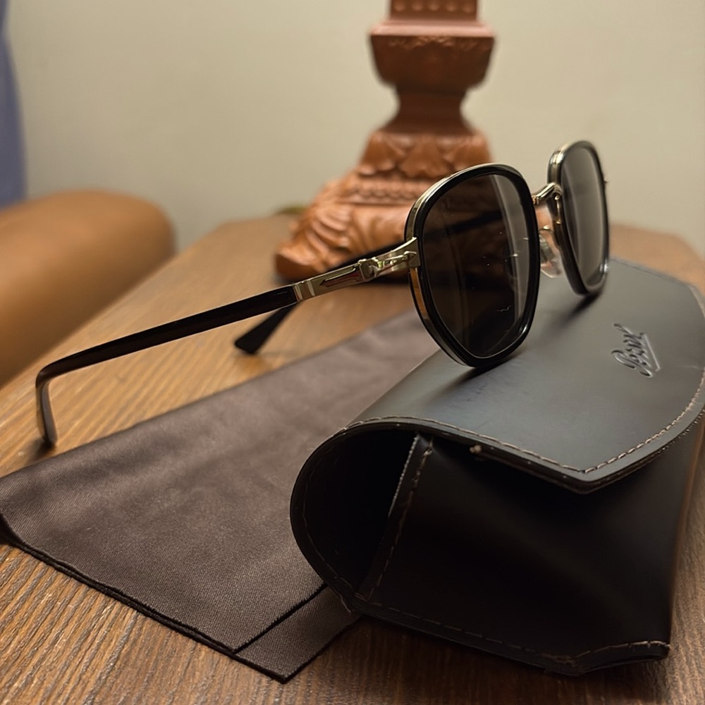 Persol sunglasses. Made in Italy, polarized lenses. Very are sleek and sexy. - Picture 5 of 5